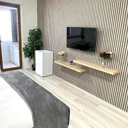 Baneasa Luxury Apartaments Bukares Bagian luar foto