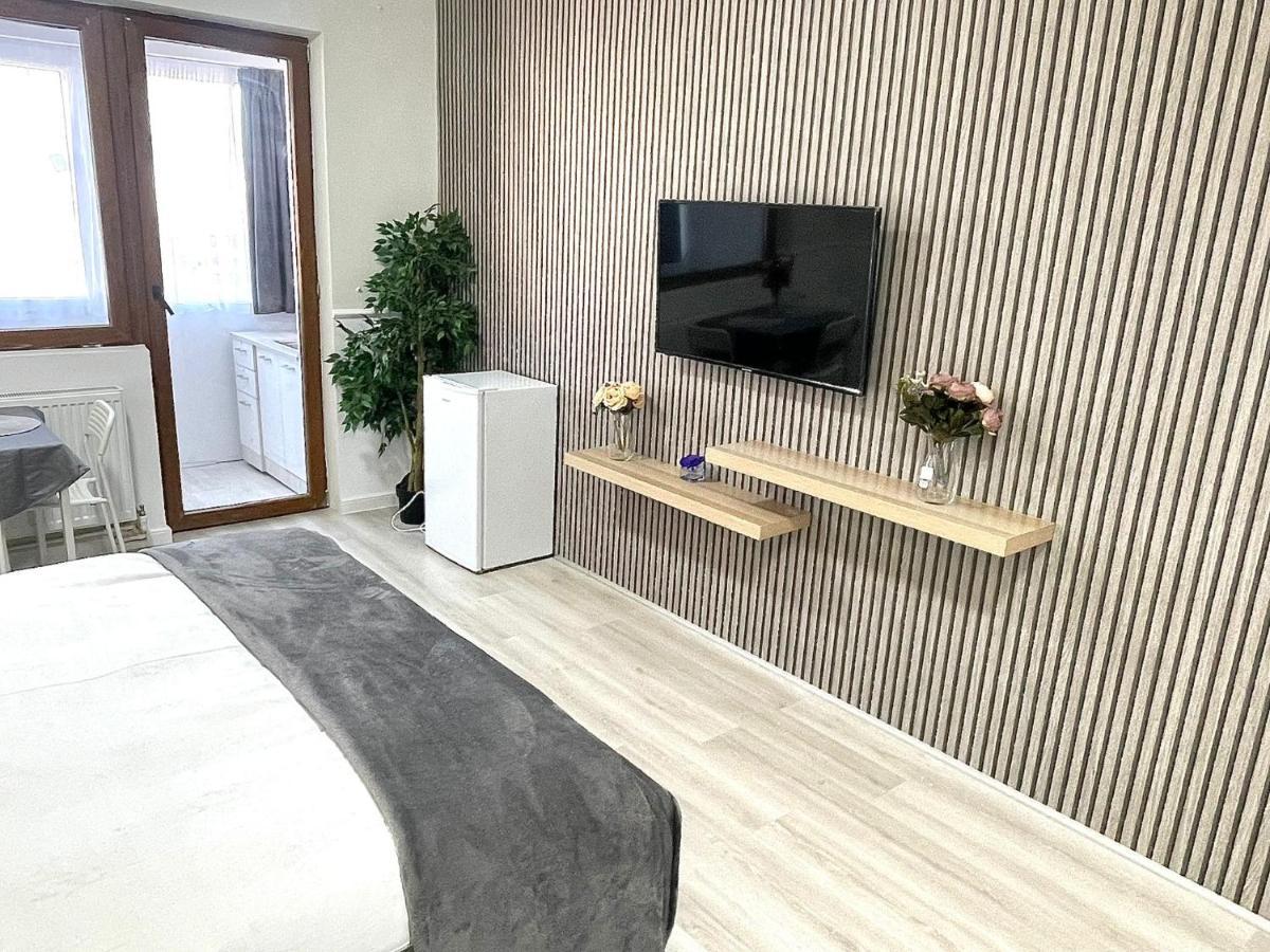 Baneasa Luxury Apartaments Bukares Bagian luar foto