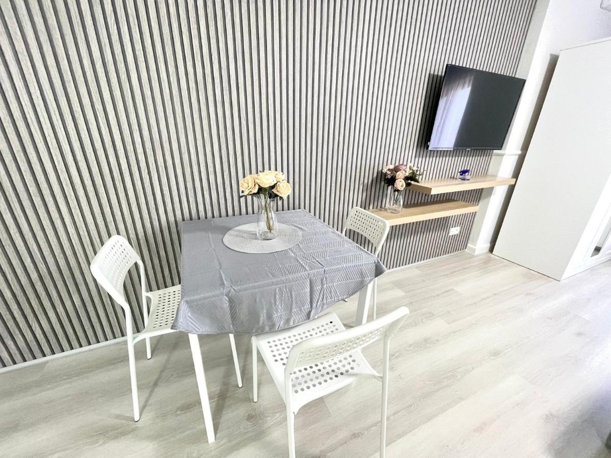 Baneasa Luxury Apartaments Bukares Bagian luar foto