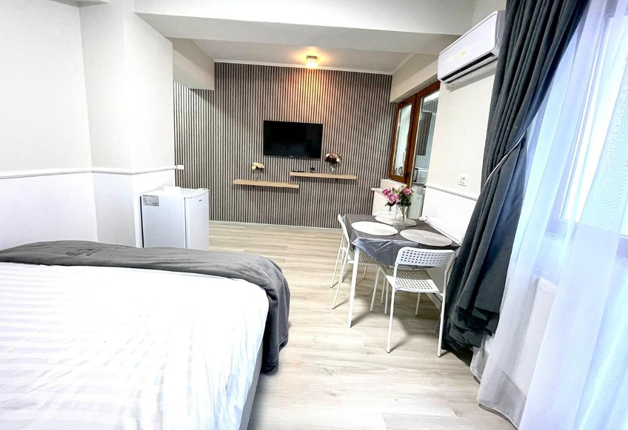 Baneasa Luxury Apartaments Bukares Bagian luar foto