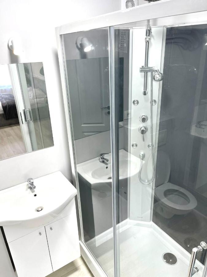 Baneasa Luxury Apartaments Bukares Bagian luar foto