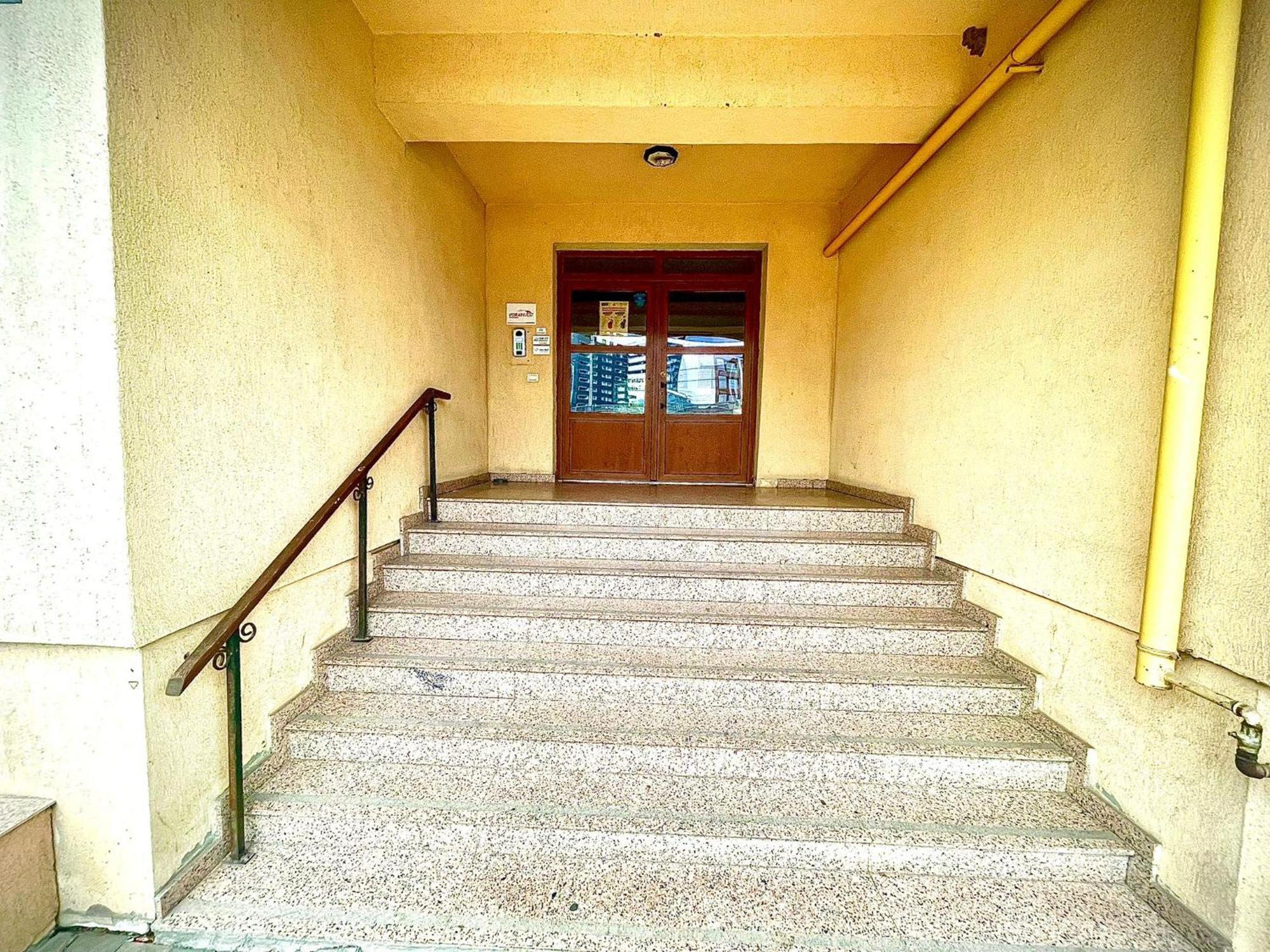 Baneasa Luxury Apartaments Bukares Bagian luar foto