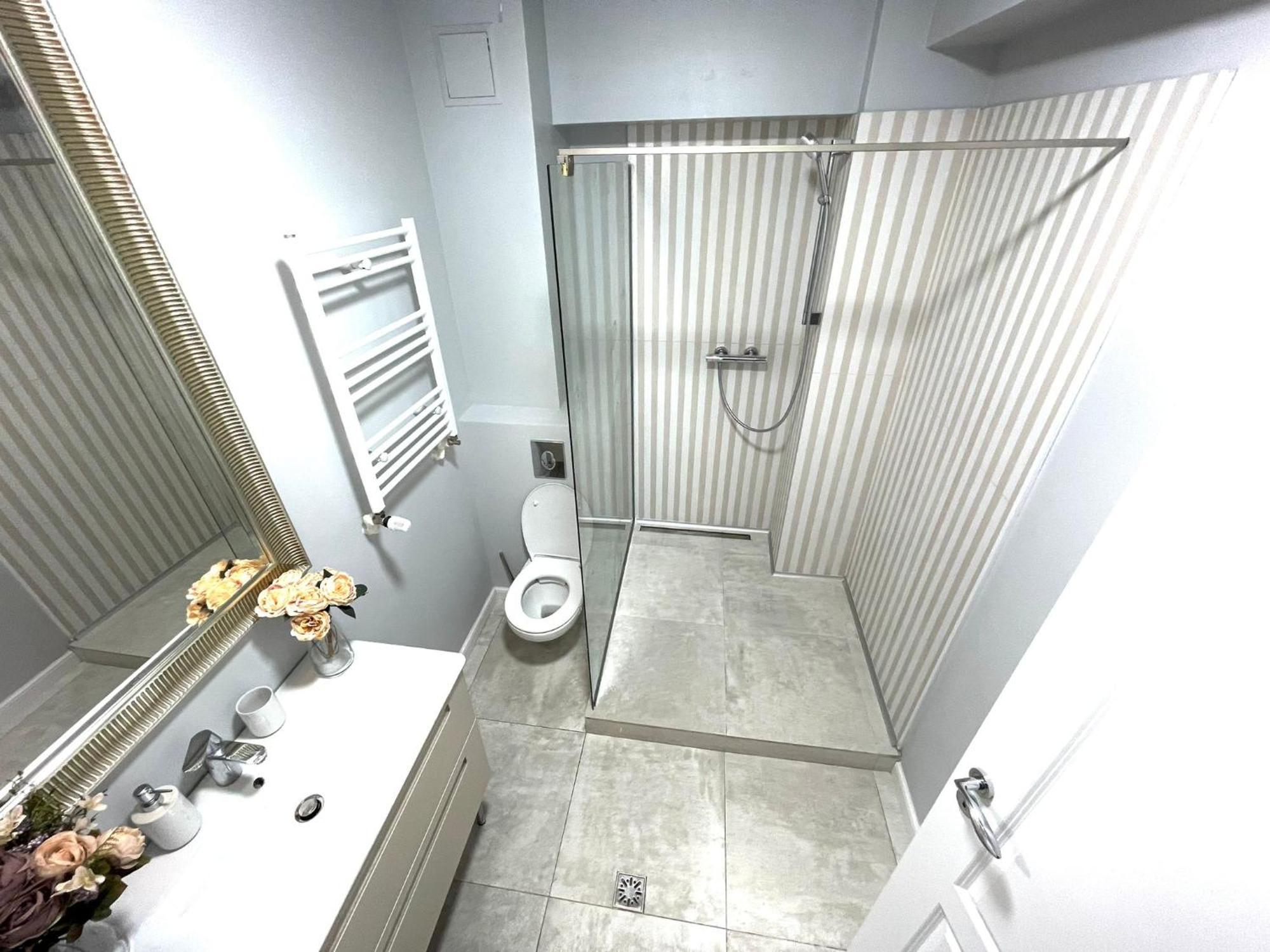 Baneasa Luxury Apartaments Bukares Bagian luar foto